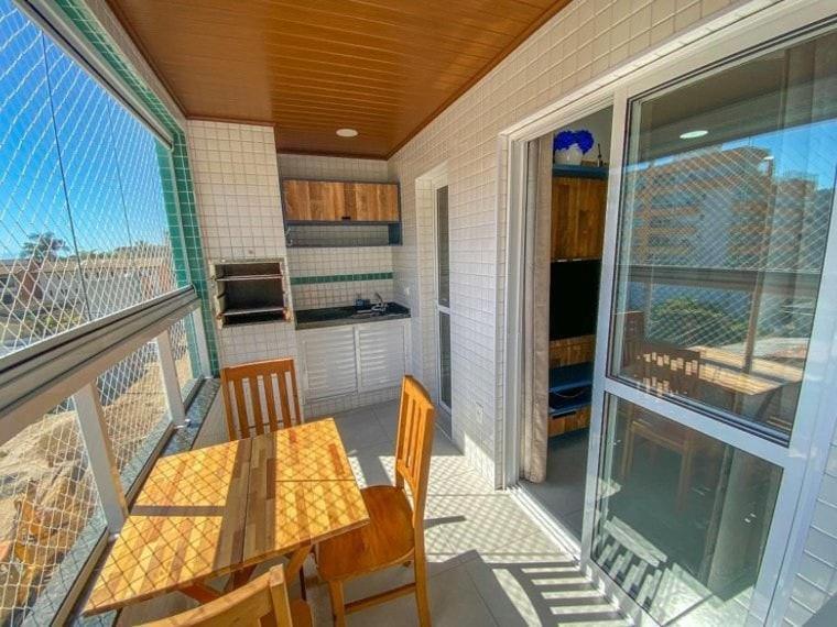 Vista Apartments: Beachside Retreat With Rooftop Pool Apartment *