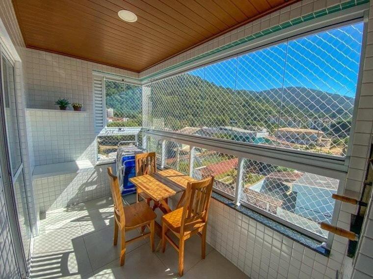 Vista Apartments: Beachside Retreat With Rooftop Pool