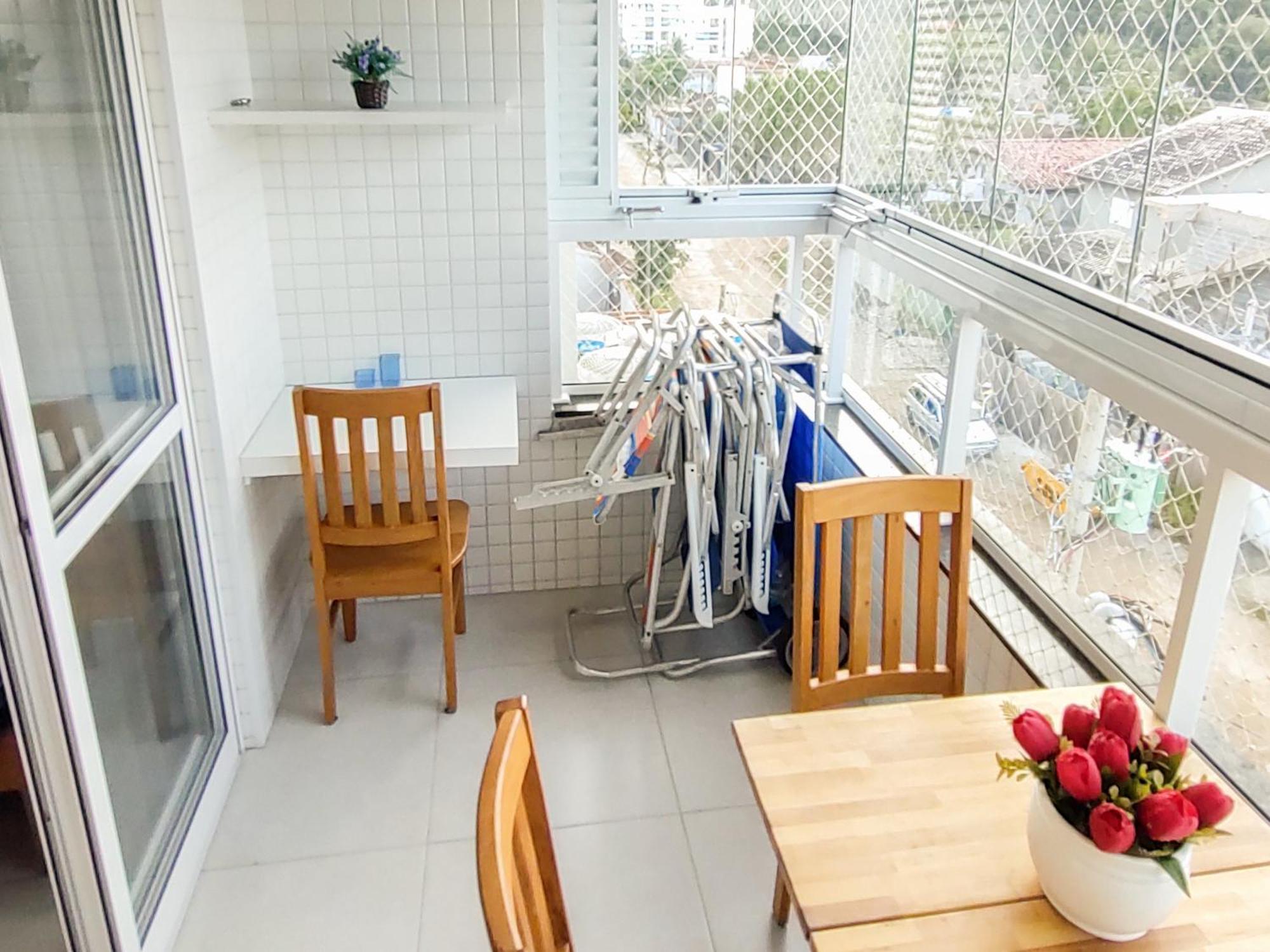 Apartment Vista Apartments: Beachside Retreat With Rooftop Pool