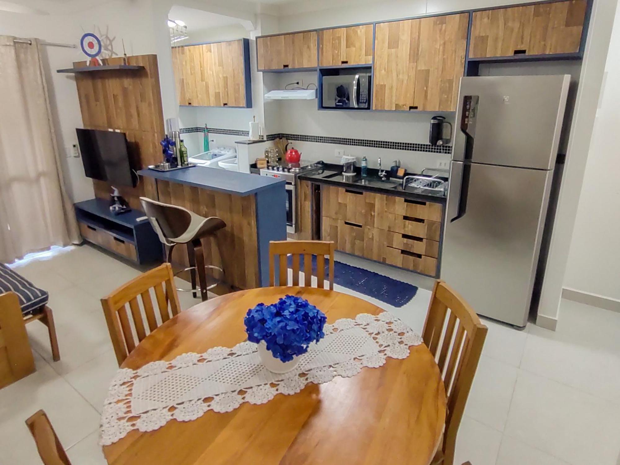 Vista Apartments: Beachside Retreat With Rooftop Pool Apartment *