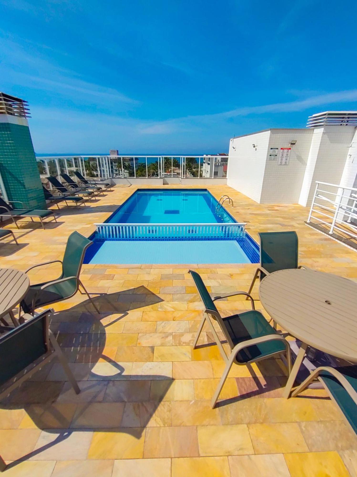 Apartment Vista Apartments: Beachside Retreat With Rooftop Pool *