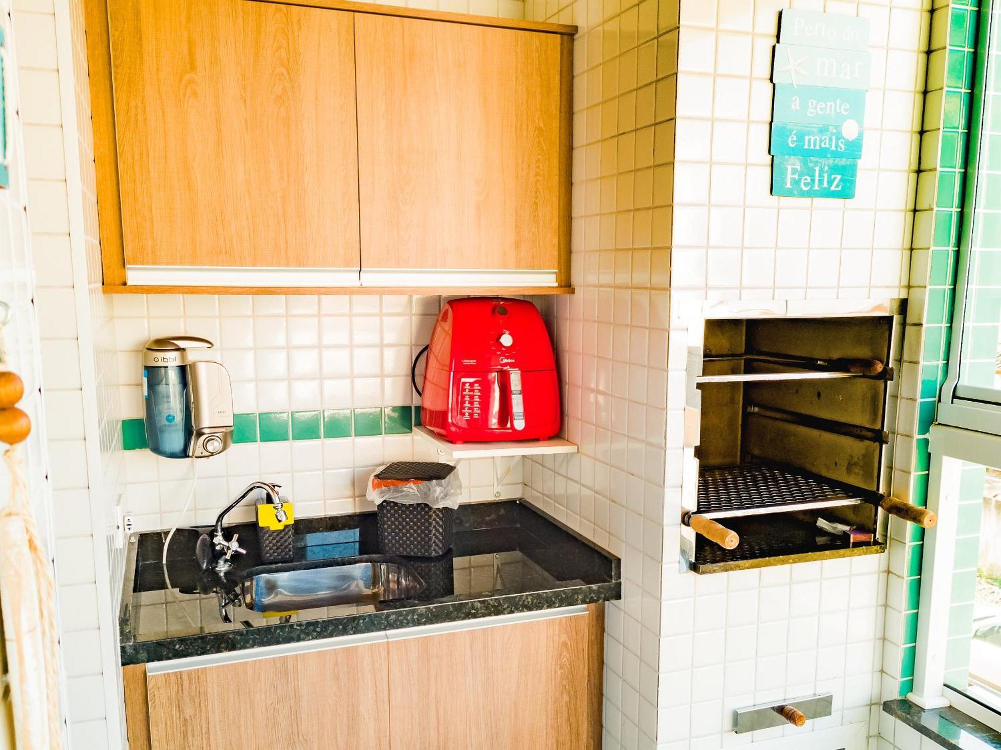 Vista Apartments: Beachside Retreat With Rooftop Pool Apartment *