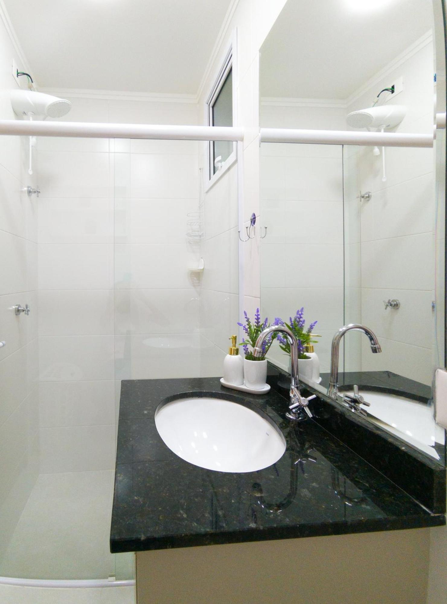 Vista Apartments: Beachside Retreat With Rooftop Pool Apartment *