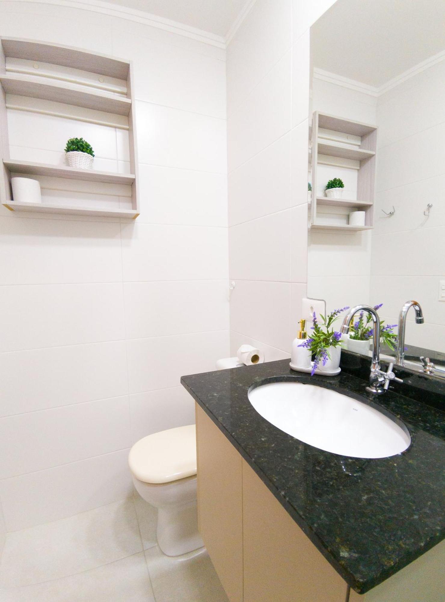 Vista Apartments: Beachside Retreat With Rooftop Pool Apartment *